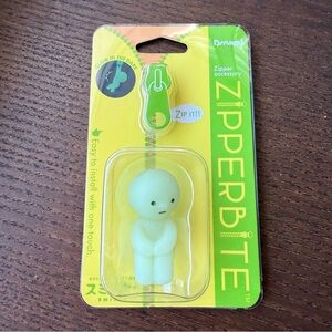 NEW Smiski Zipper Bite  ZipperBite - Hugging Knees Glow in the Dark